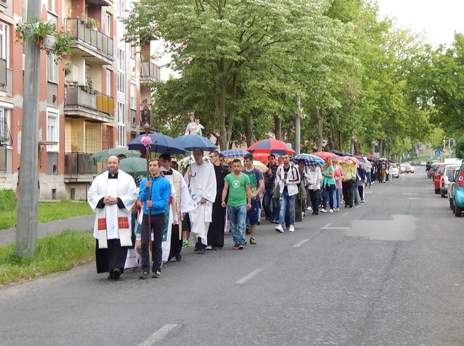 Segítő szűzanya körmenet 